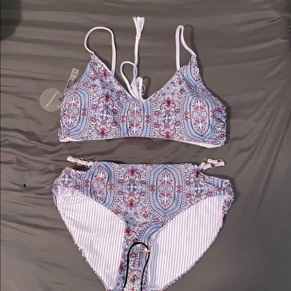 Reversible bathing suit